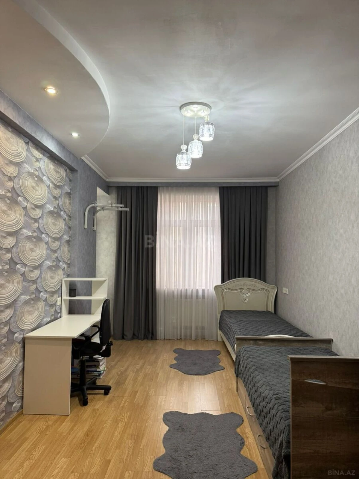Satılır 3 otaqlı mənzil 137 m²