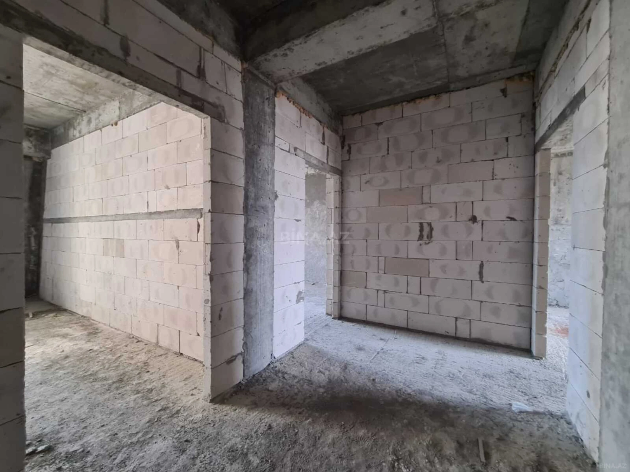 Satılır 4 otaqlı mənzil 160 m²