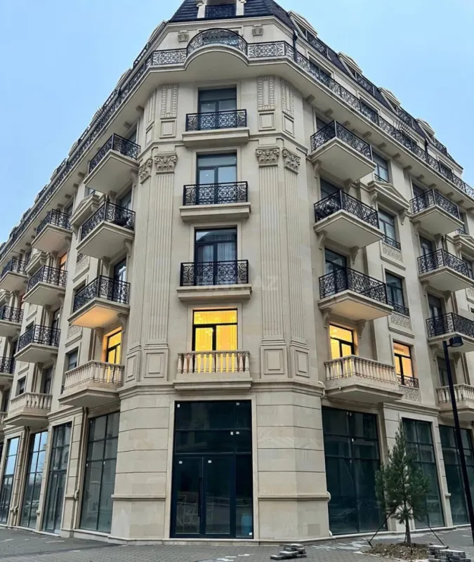 Satılır 4 otaqlı mənzil 160 m²