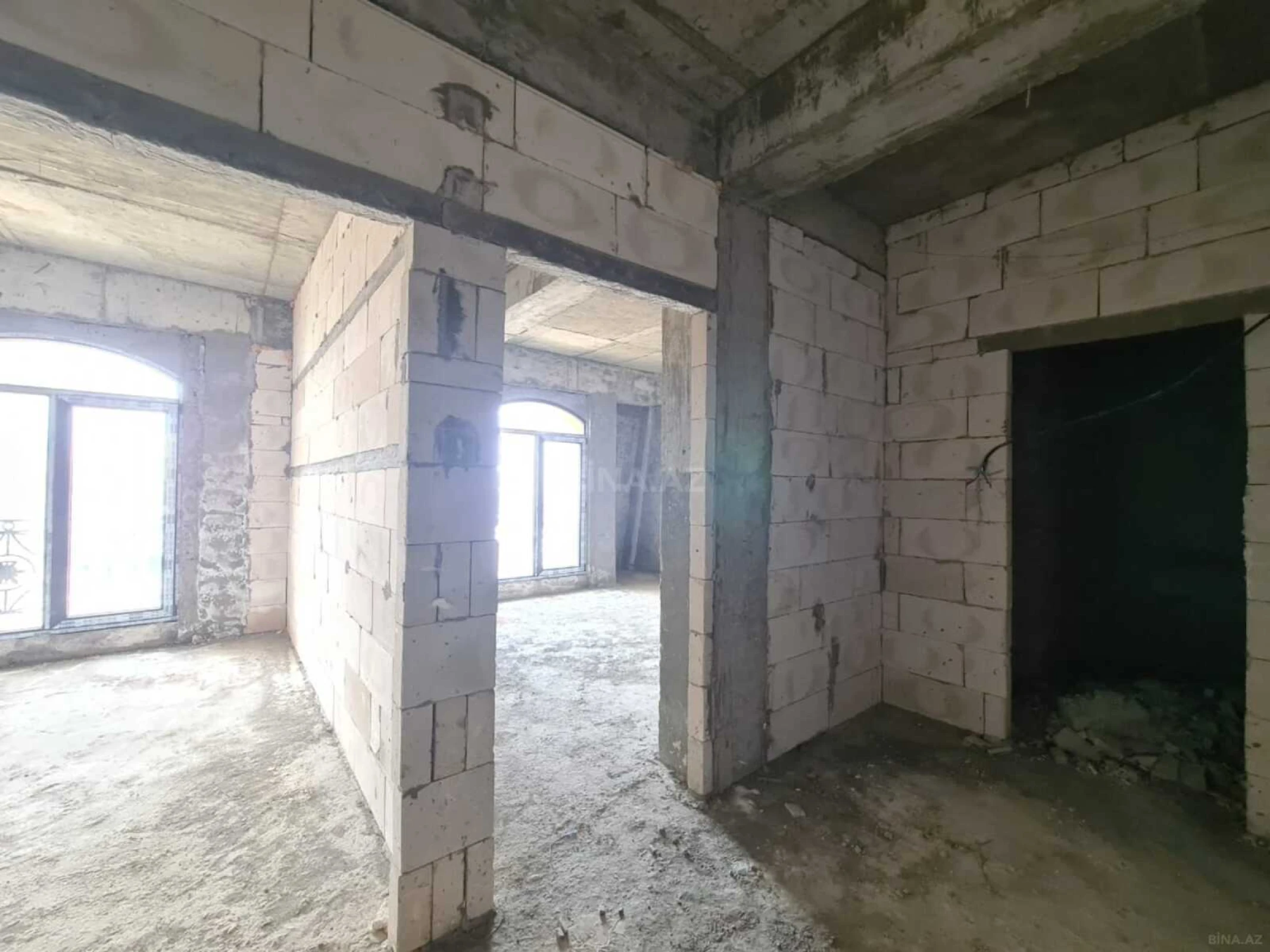 Satılır 4 otaqlı mənzil 160 m²