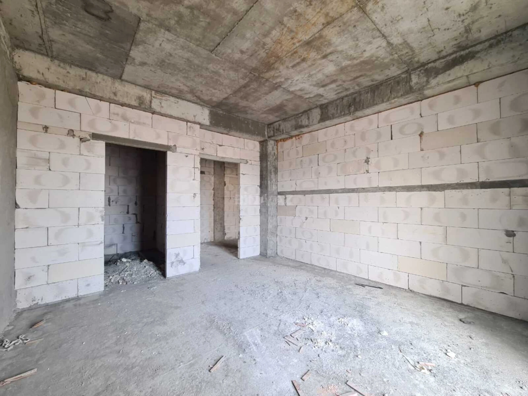 Satılır 4 otaqlı mənzil 160 m²