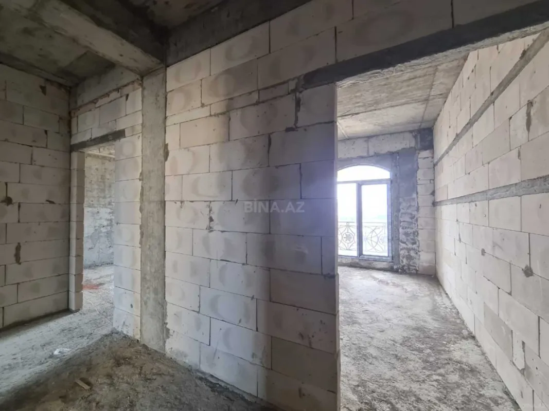 Satılır 4 otaqlı mənzil 160 m²