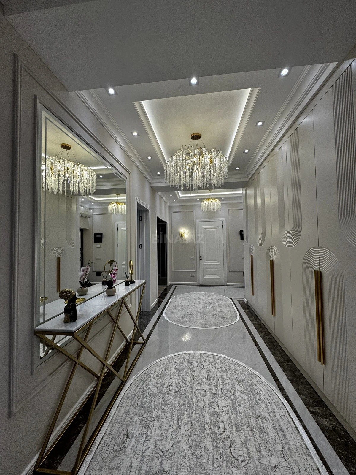 Satılır 3 otaqlı mənzil 139 m²