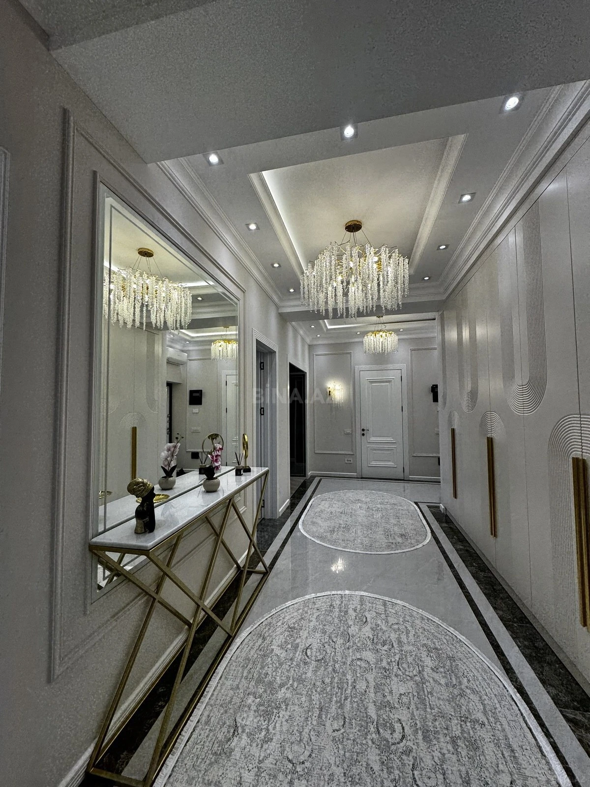 Satılır 3 otaqlı mənzil 139 m²