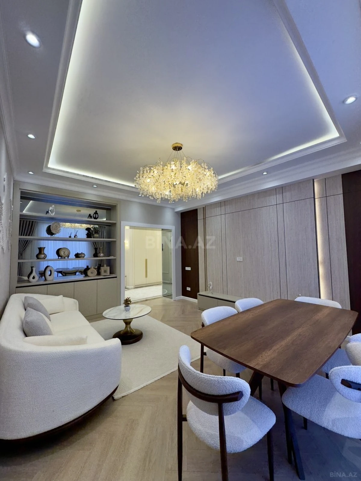 Satılır 3 otaqlı mənzil 139 m²