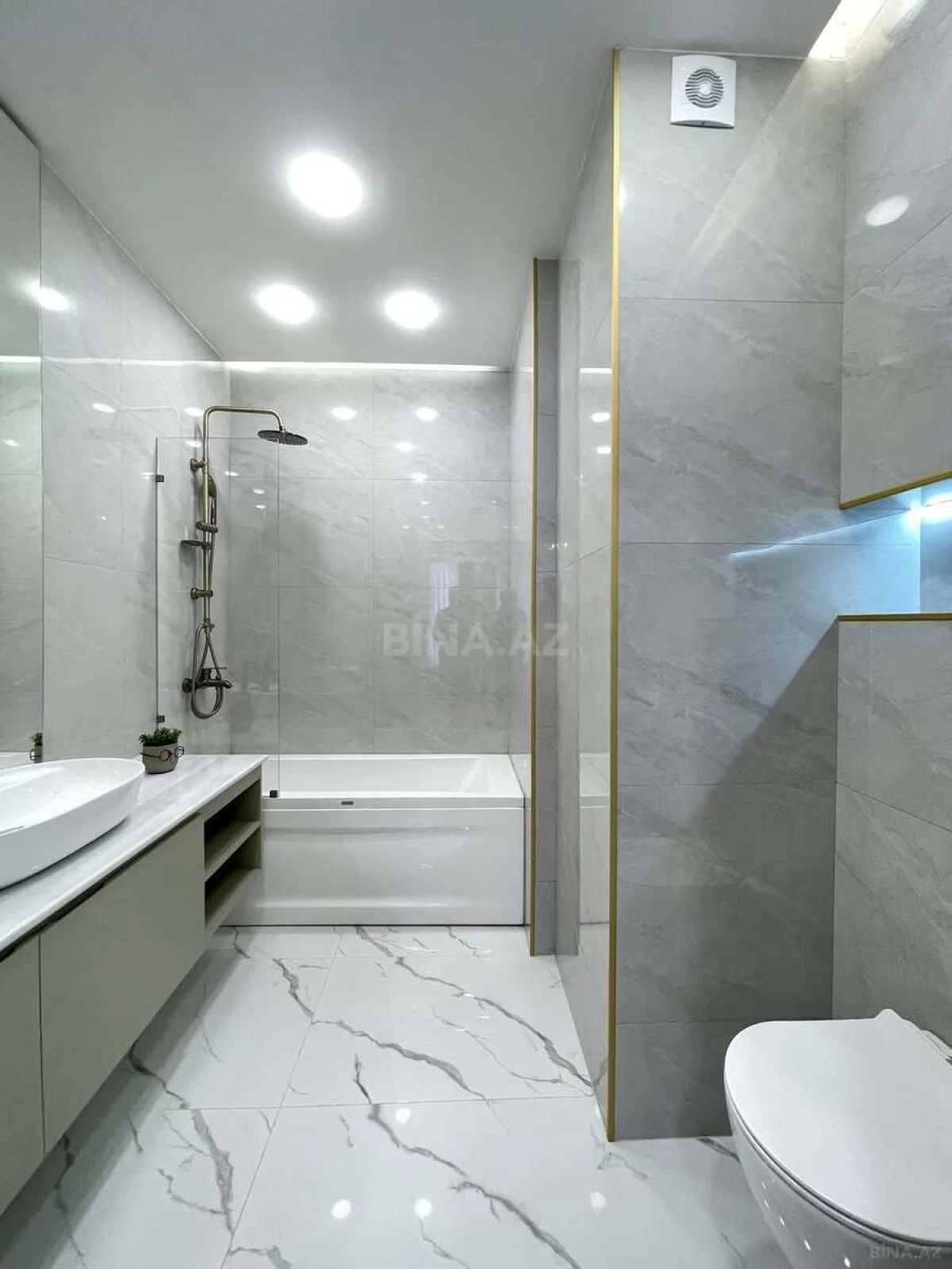 Satılır 3 otaqlı mənzil 139 m²