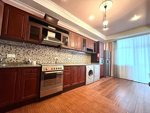 Satılır 3 otaqlı mənzil 150 m²