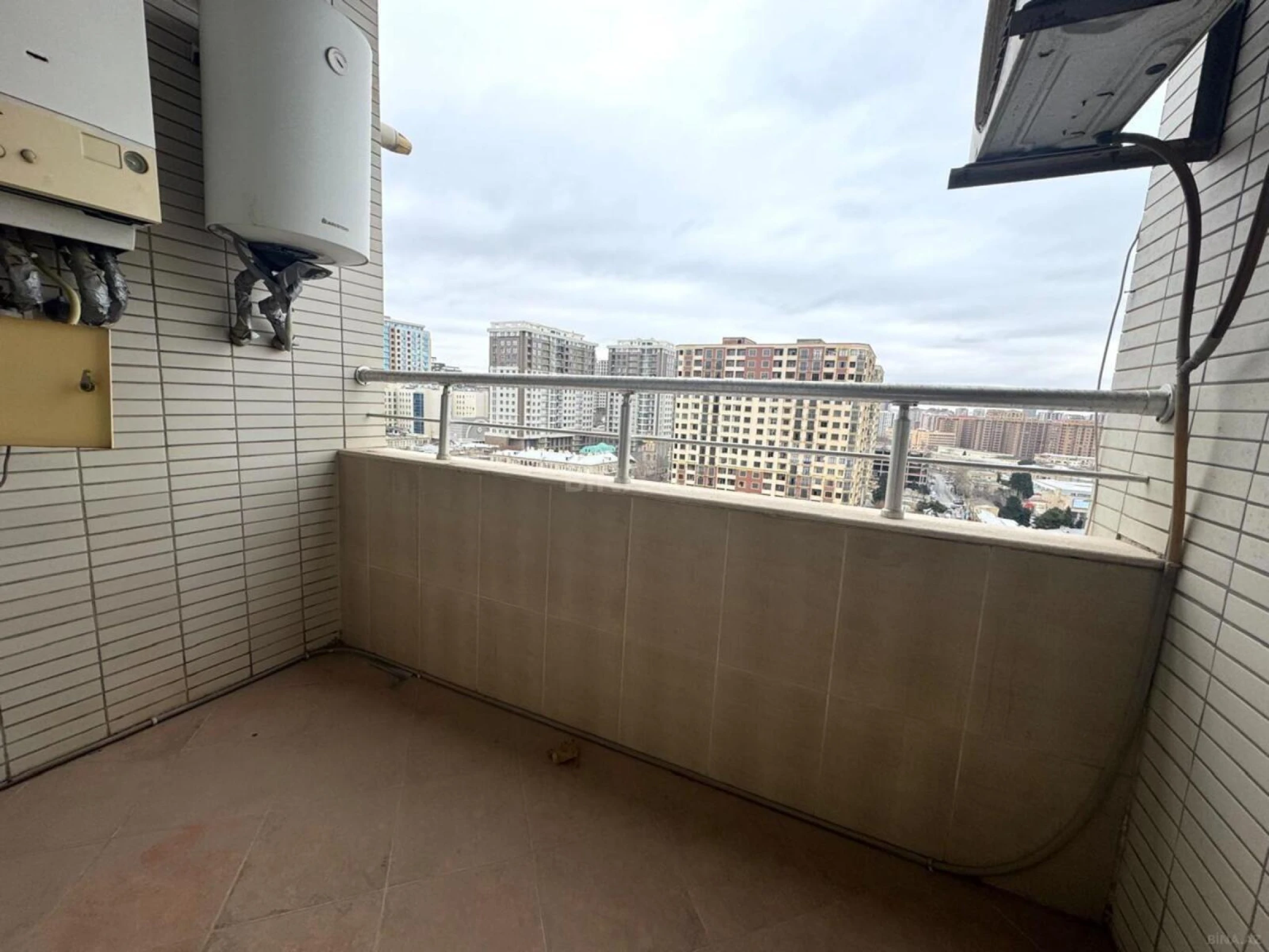 Satılır 3 otaqlı mənzil 150 m²