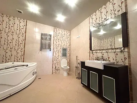 Satılır 3 otaqlı mənzil 150 m²