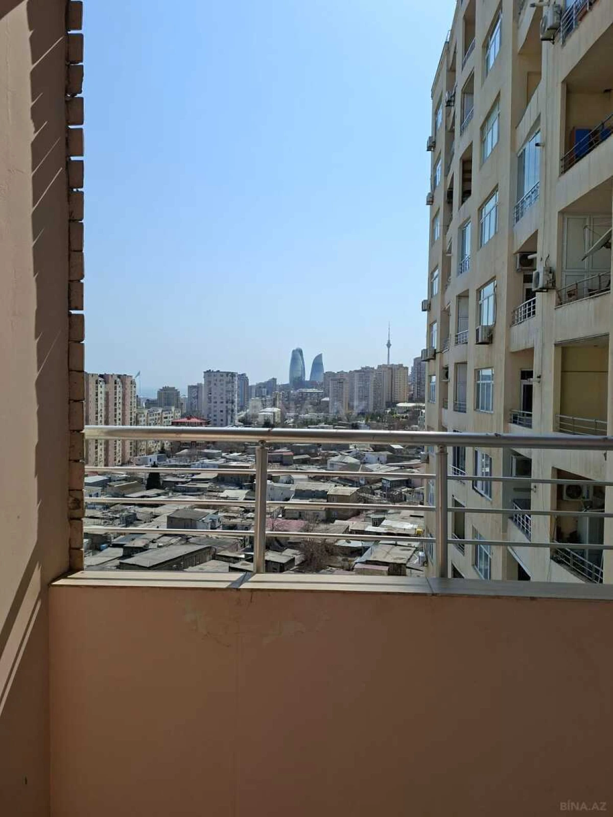 Kirayə verilir 4 otaqlı mənzil 130 m²