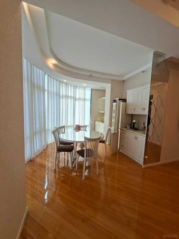 Kirayə verilir 4 otaqlı mənzil 130 m²