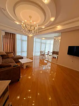 Kirayə verilir 4 otaqlı mənzil 130 m² — Bakı, Nizami 4 otaq 130.00 m²