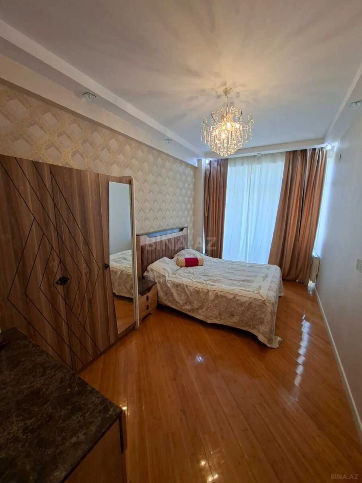 Kirayə verilir 4 otaqlı mənzil 130 m²