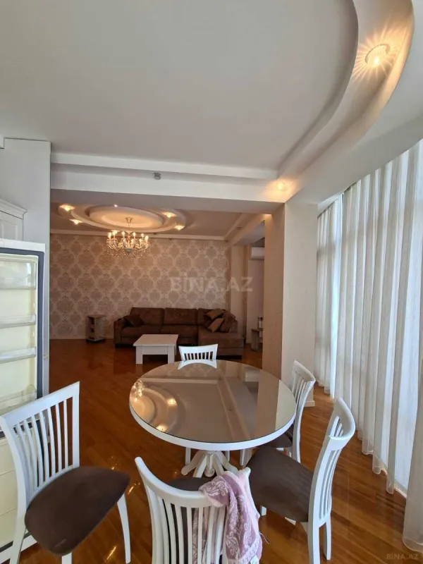 Kirayə verilir 4 otaqlı mənzil 130 m²