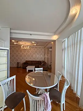 Kirayə verilir 4 otaqlı mənzil 130 m²