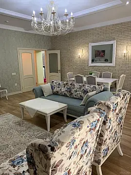 Kirayə verilir 5 otaqlı həyət evi 310 m²