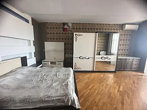 Kirayə verilir 3 otaqlı mənzil 150 m²