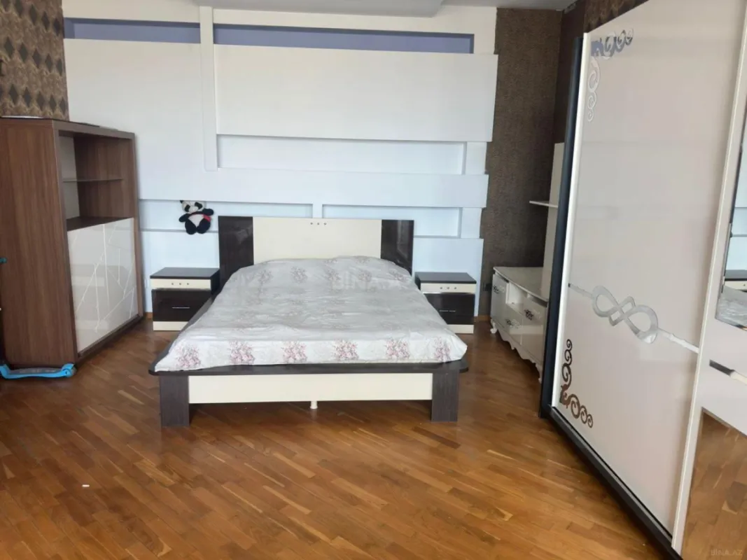 Kirayə verilir 3 otaqlı mənzil 150 m²