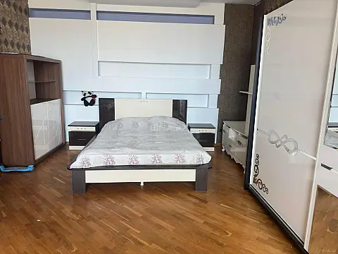 Kirayə verilir 3 otaqlı mənzil 150 m²