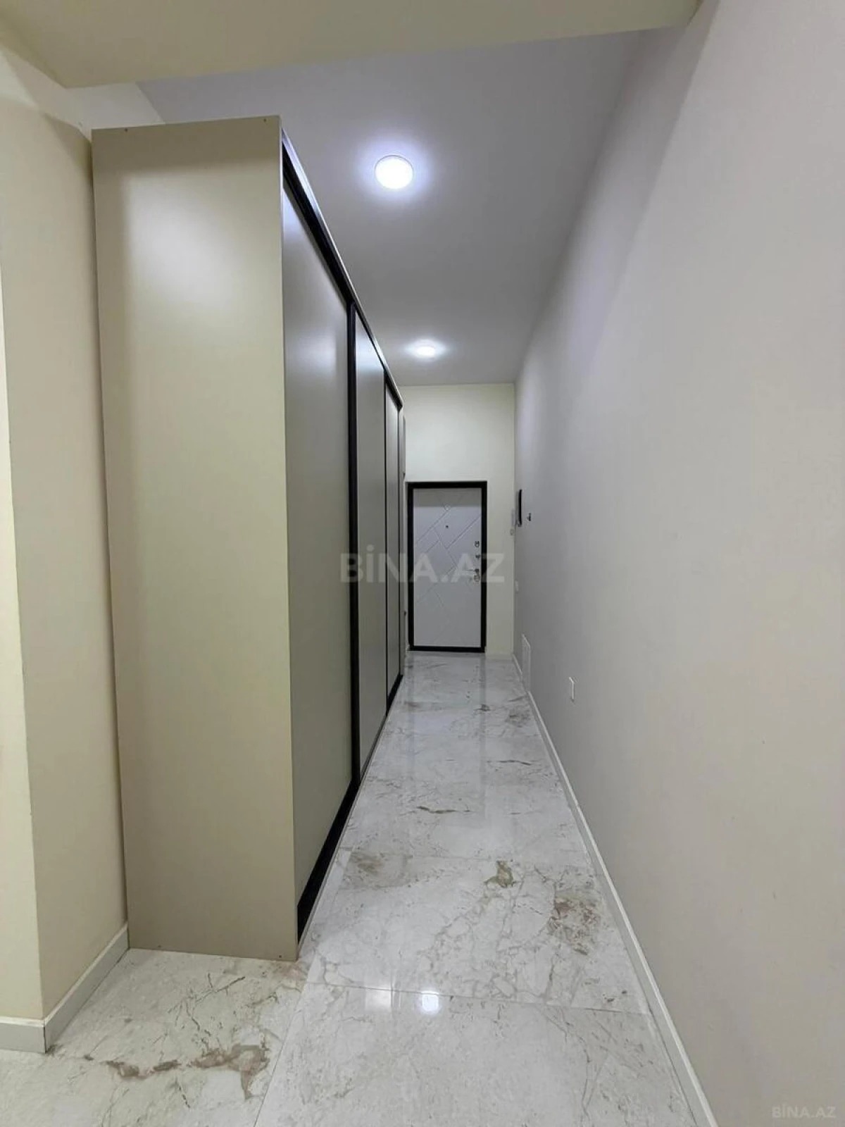 Kirayə verilir 2 otaqlı mənzil 90 m²