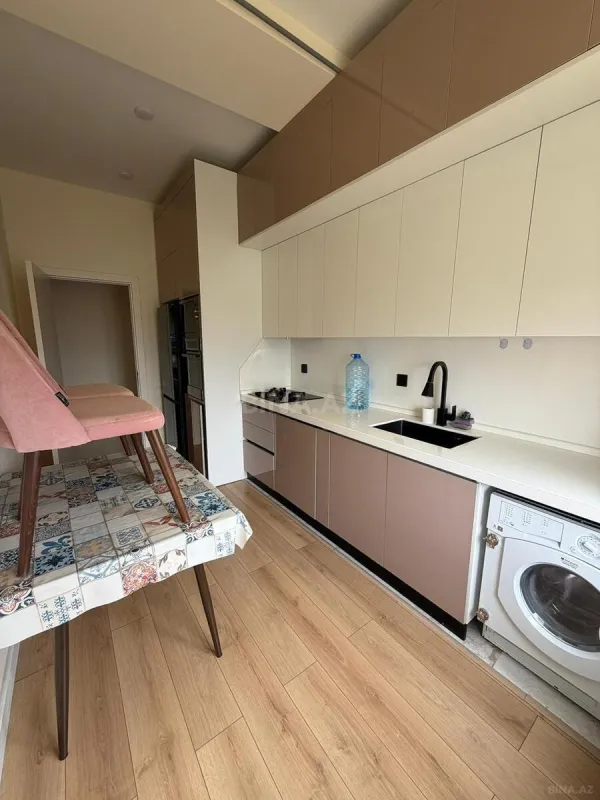 Kirayə verilir 2 otaqlı mənzil 90 m²