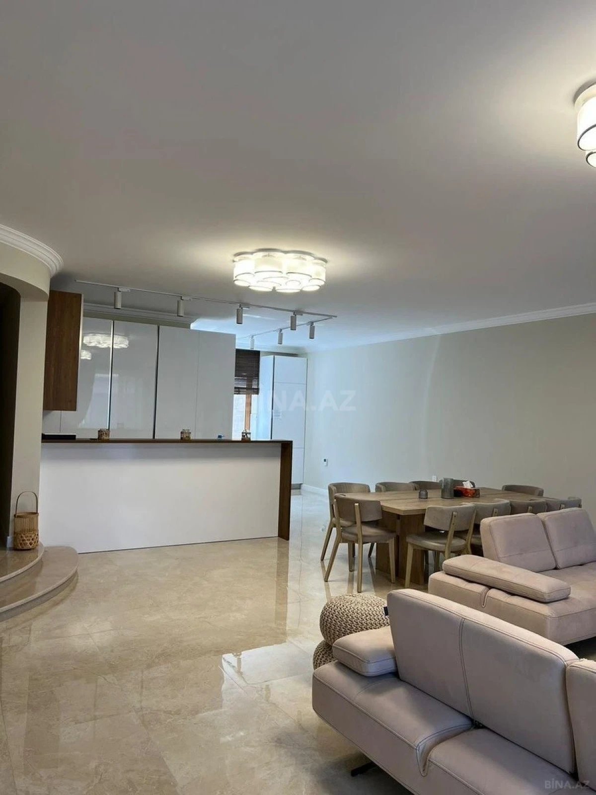 Kirayə verilir 5 otaqlı həyət evi 500 m²