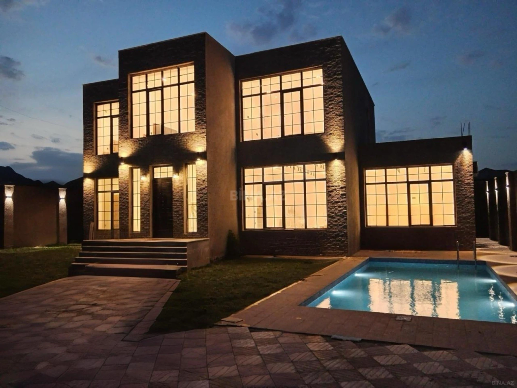 Kirayə verilir 5 otaqlı həyət evi 380 m²