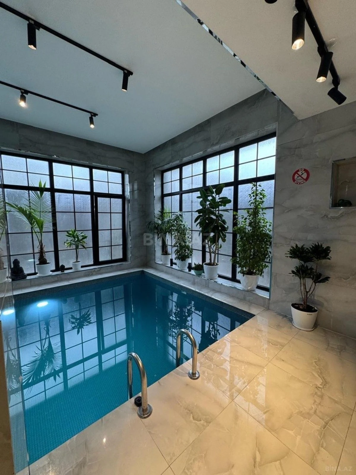 Kirayə verilir 5 otaqlı həyət evi 380 m²