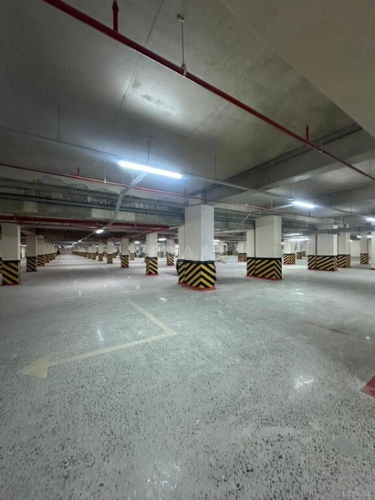 Satılır 4 otaqlı mənzil 209 m²