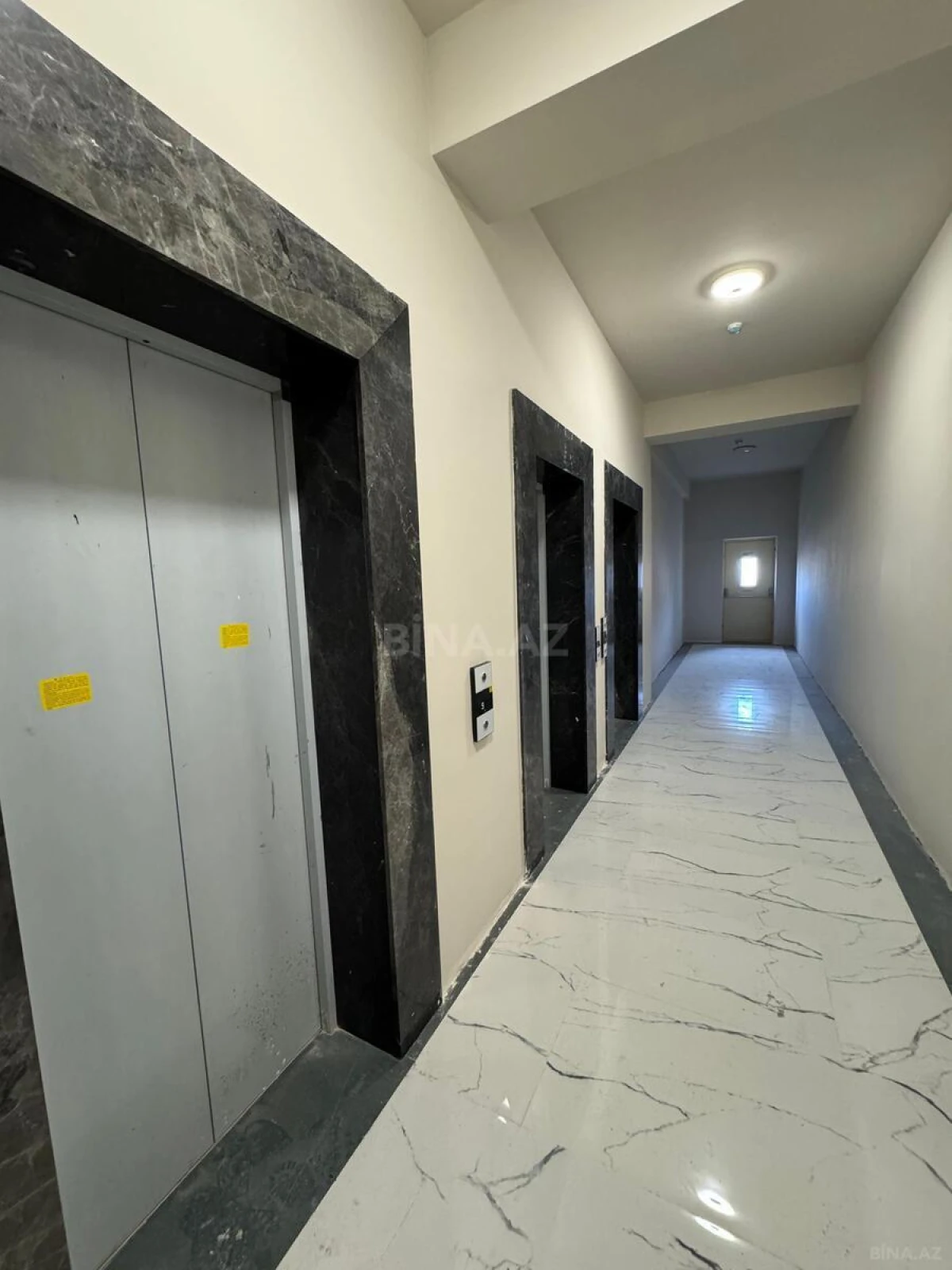 Satılır 4 otaqlı mənzil 209 m²