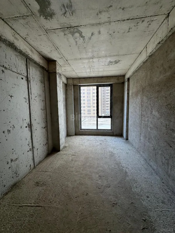 Satılır 4 otaqlı mənzil 209 m²