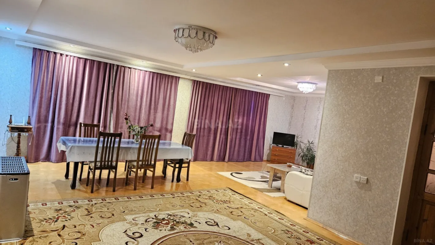 Satılır 5 otaqlı həyət evi 292 m²