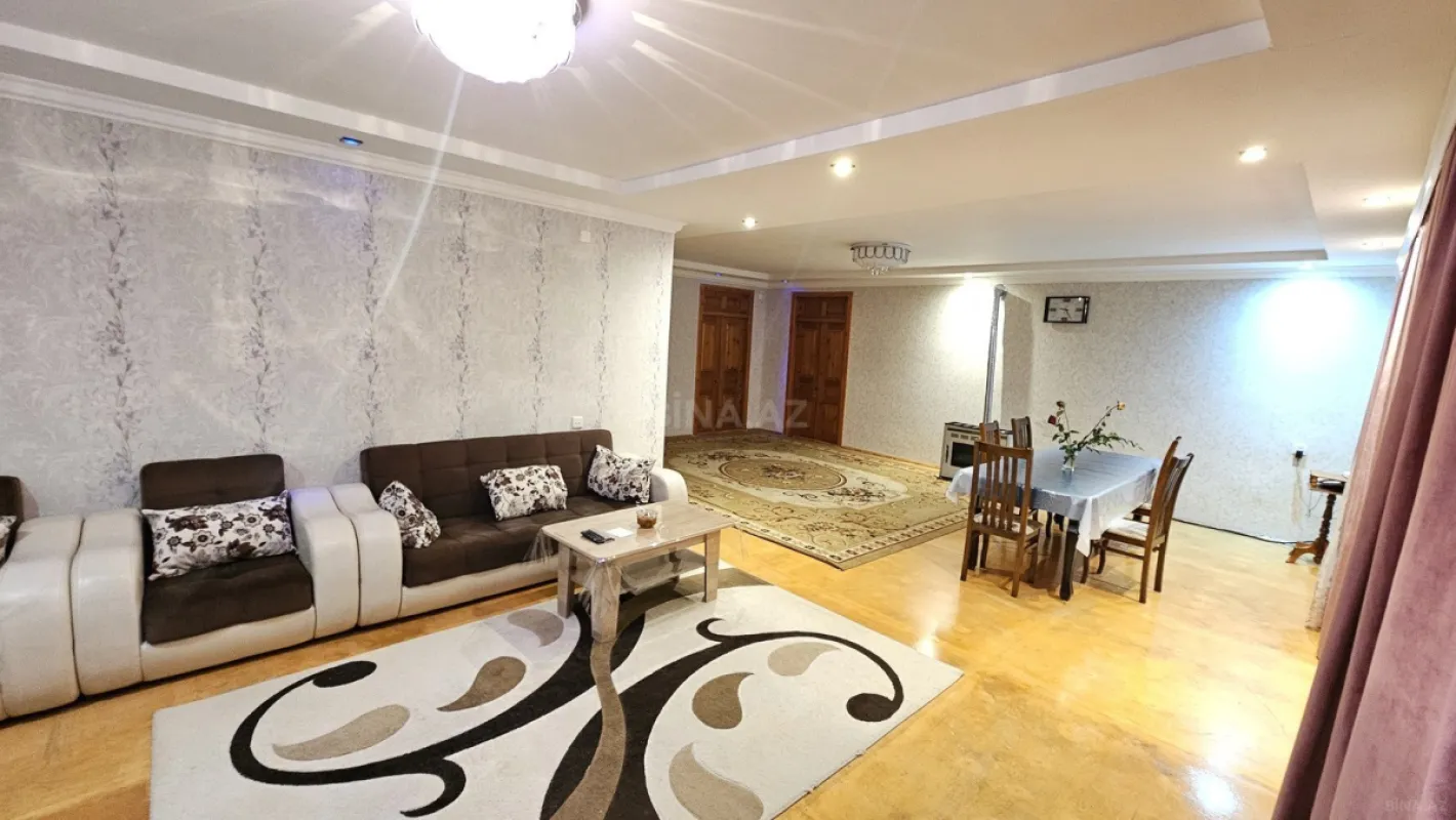 Satılır 5 otaqlı həyət evi 292 m²