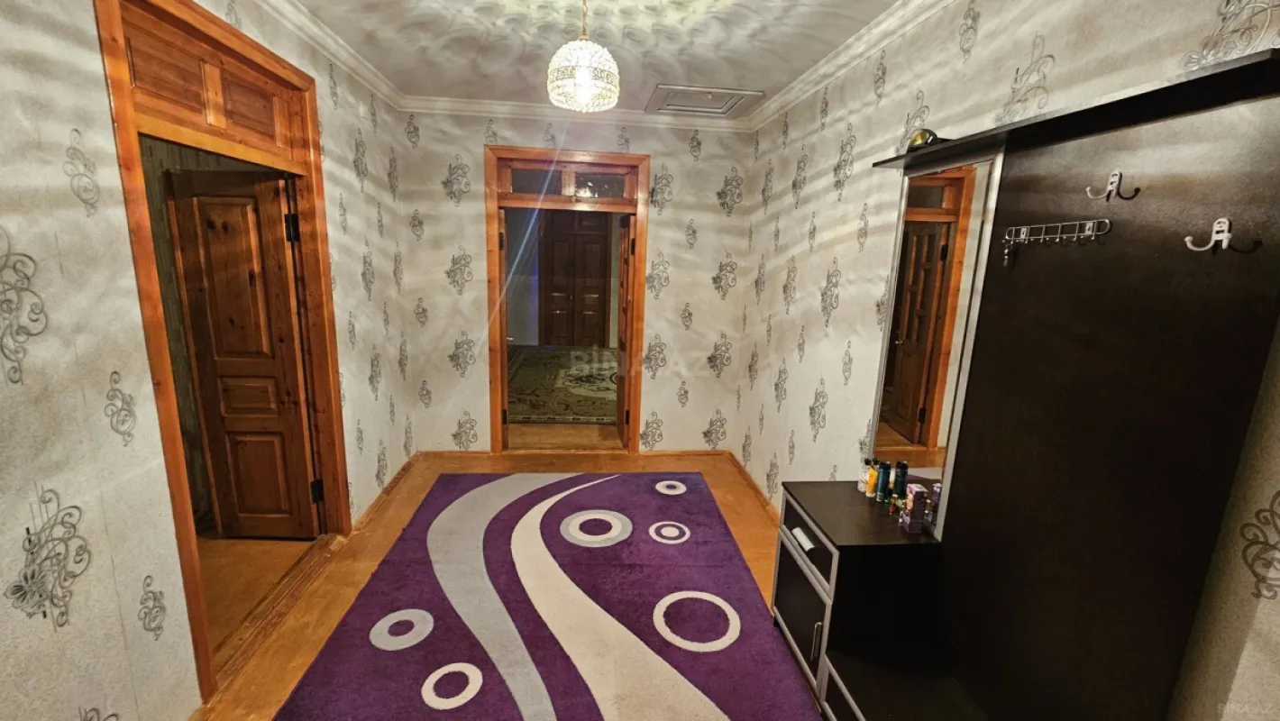 Satılır 5 otaqlı həyət evi 292 m²