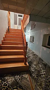Satılır 5 otaqlı həyət evi 292 m²