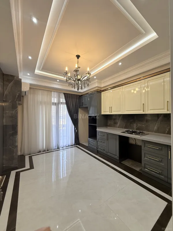 Satılır 4 otaqlı mənzil 164 m²