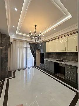 Satılır 4 otaqlı mənzil 164 m²