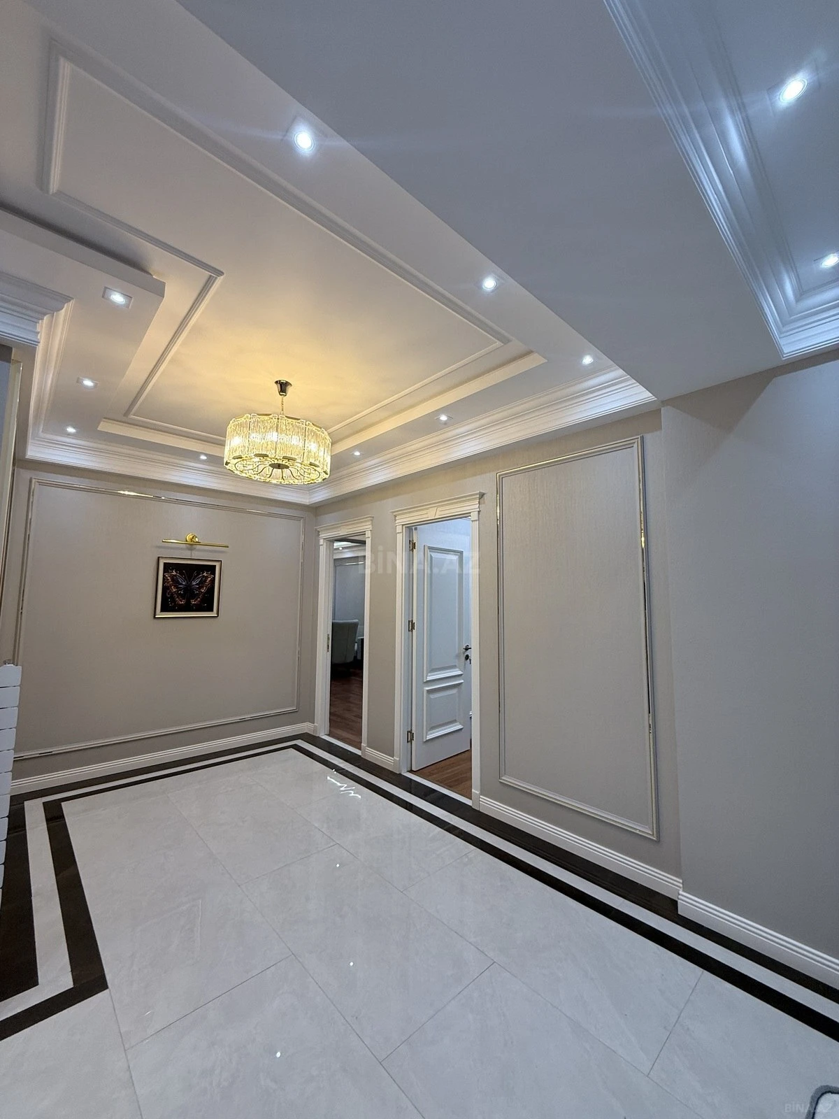 Satılır 4 otaqlı mənzil 164 m²