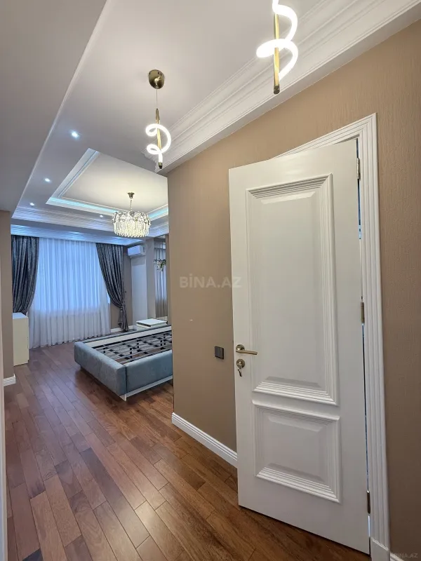 Satılır 4 otaqlı mənzil 164 m²