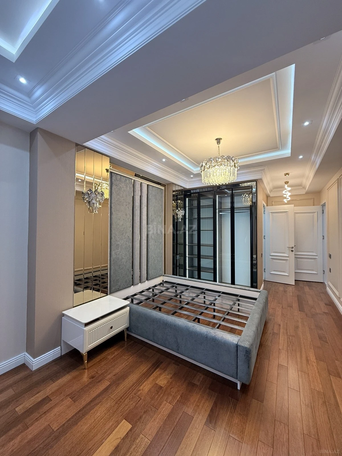 Satılır 4 otaqlı mənzil 164 m²