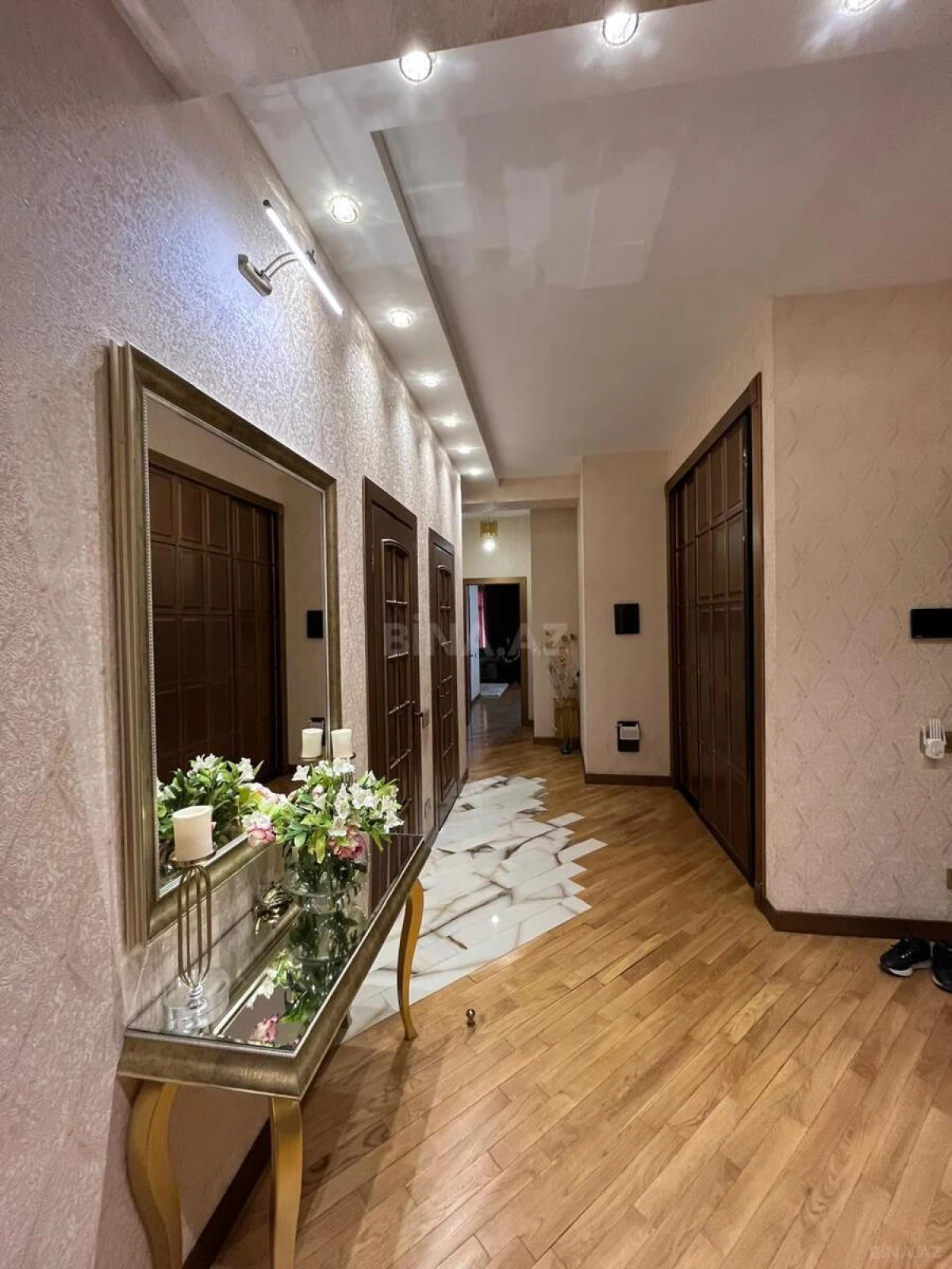 Kirayə verilir 4 otaqlı mənzil 180 m²