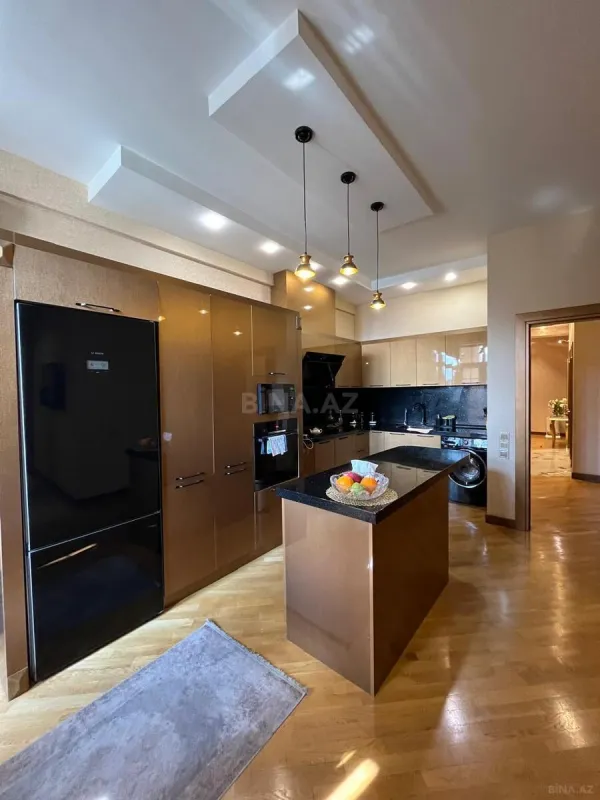 Kirayə verilir 4 otaqlı mənzil 180 m²