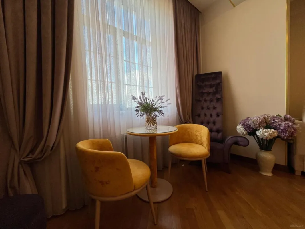 Kirayə verilir 4 otaqlı mənzil 180 m²
