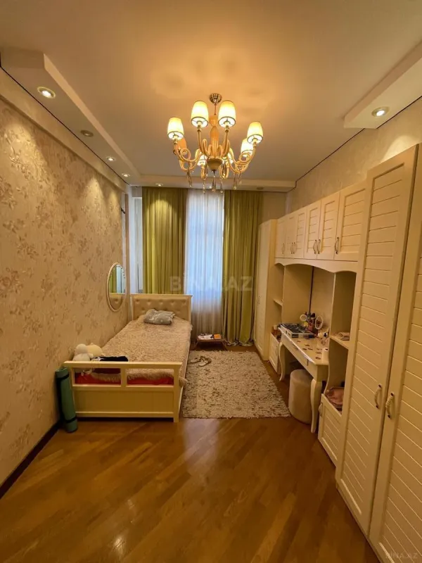 Kirayə verilir 4 otaqlı mənzil 180 m²
