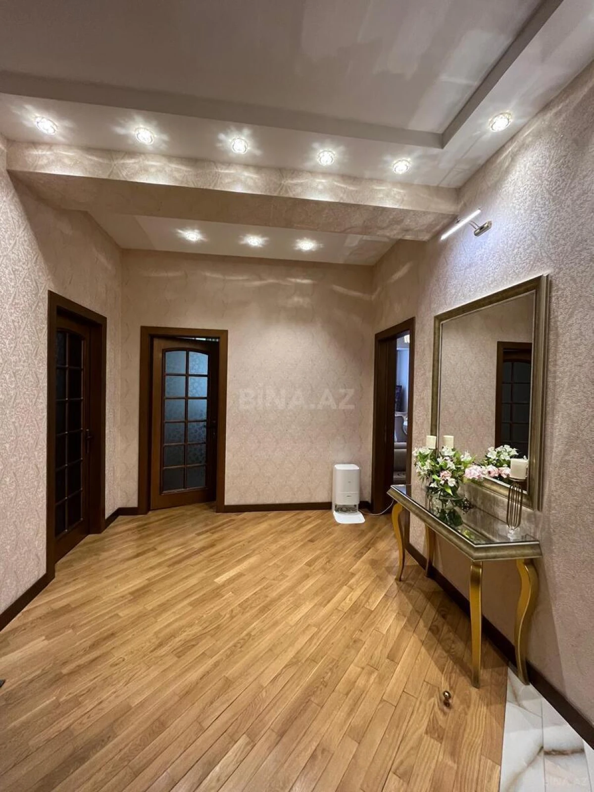 Kirayə verilir 4 otaqlı mənzil 180 m²