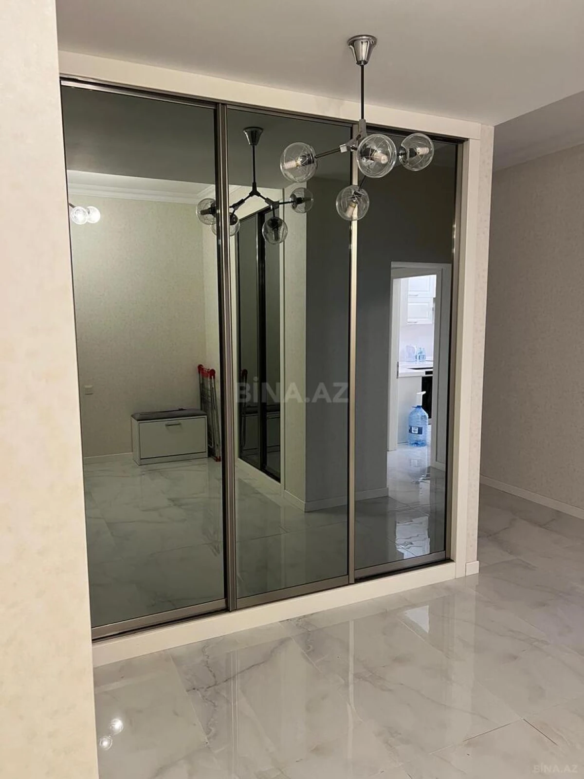 Kirayə verilir 3 otaqlı mənzil 163 m²