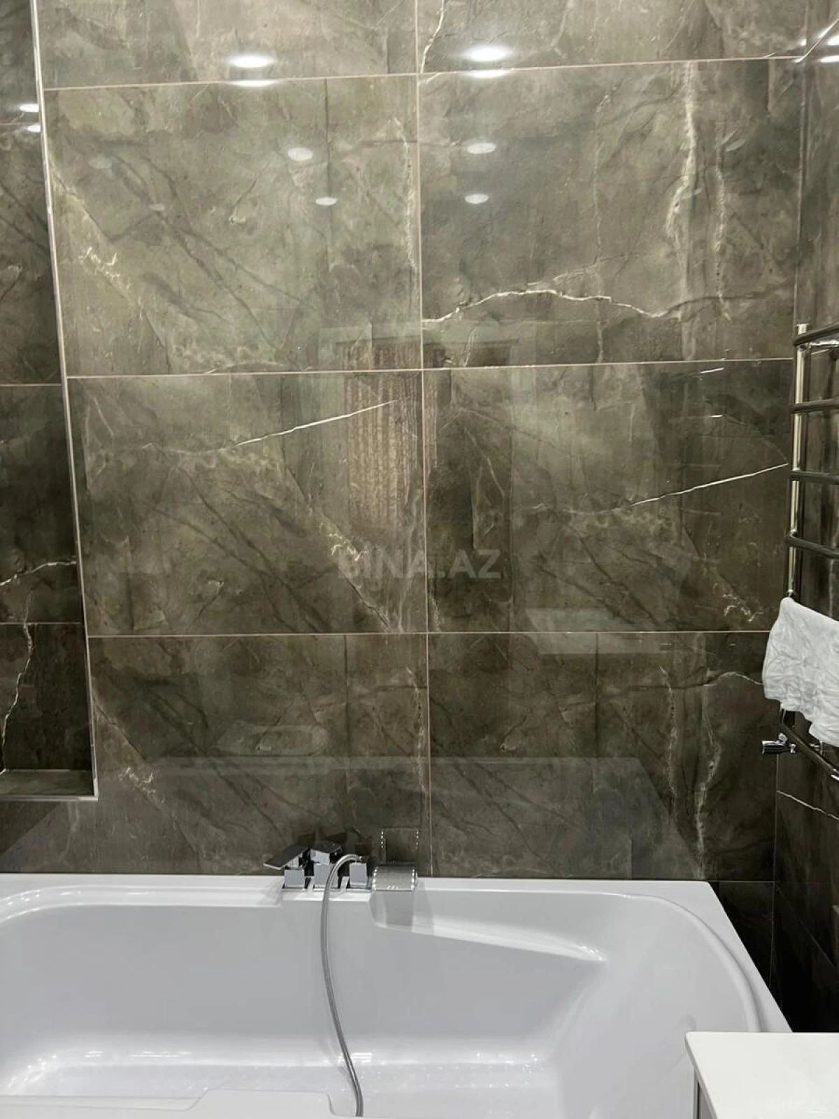 Kirayə verilir 3 otaqlı mənzil 163 m²