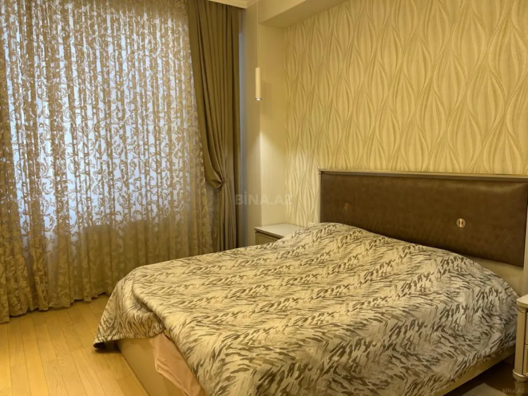 Kirayə verilir 3 otaqlı mənzil 163 m²