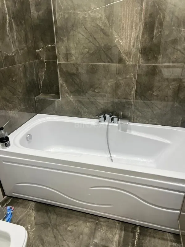 Kirayə verilir 3 otaqlı mənzil 163 m²