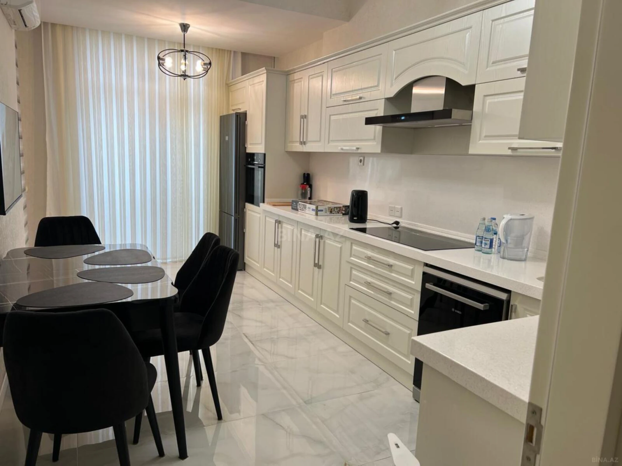 Kirayə verilir 3 otaqlı mənzil 163 m²